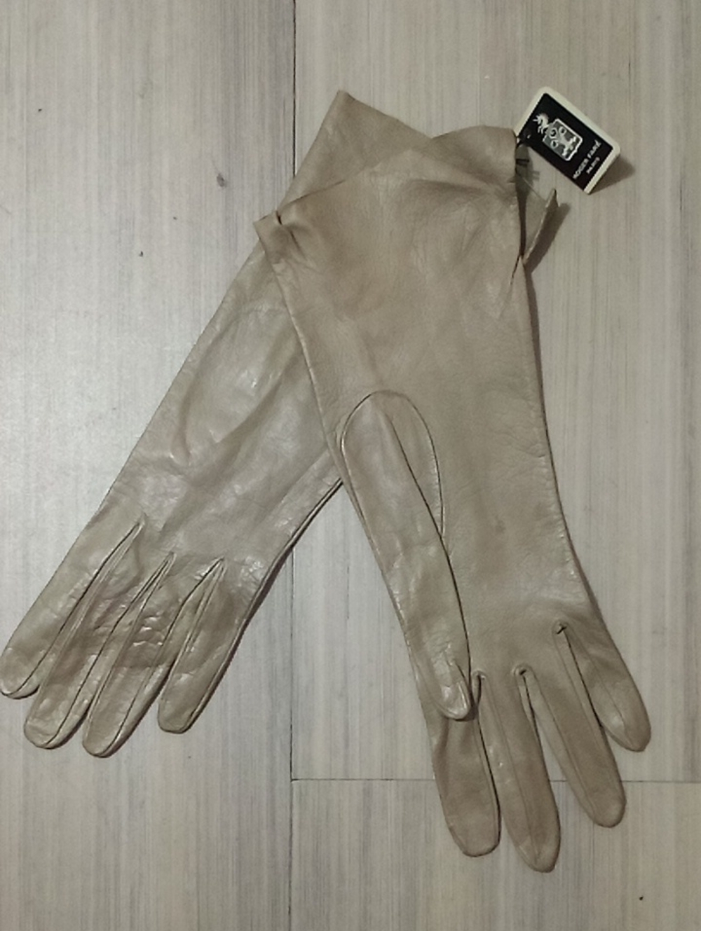 🌁 NWT: ROGER FARE'; VINTAGE (DEADSTOCK) PARIS KIDSKIN LTH. GLOVE. BIEGE/7 1/4.